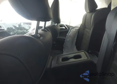 2025 Mitsubishi Outlander Se 2.5 2Wd z USA, uszkodzony, nr VIN JA4J3VA82SZ033894